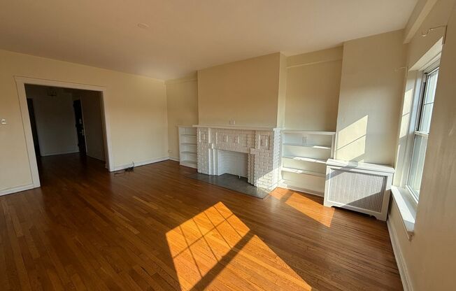 1 bed, 1 bath, 572 sqft, $1,510, Unit Old King Edward 46