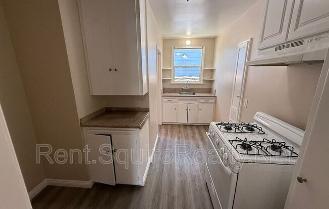 901 N San Gabriel Avenue