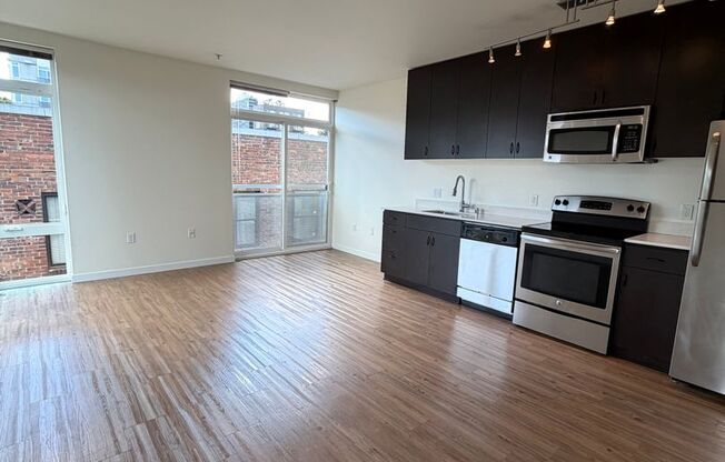 Studio, 1 bath, 407 sqft, $1,525, Unit 607