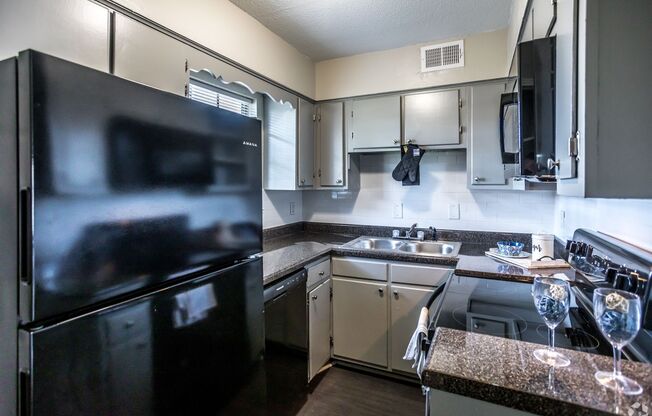 2 beds, 1 bath, 840 sqft, $825