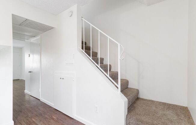 3 beds, 1.5 baths, 1,110 sqft, $2,950, Unit 16