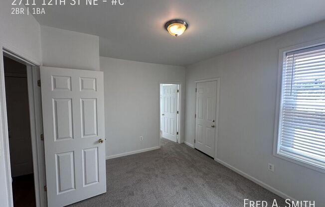 2711 12 ST NE