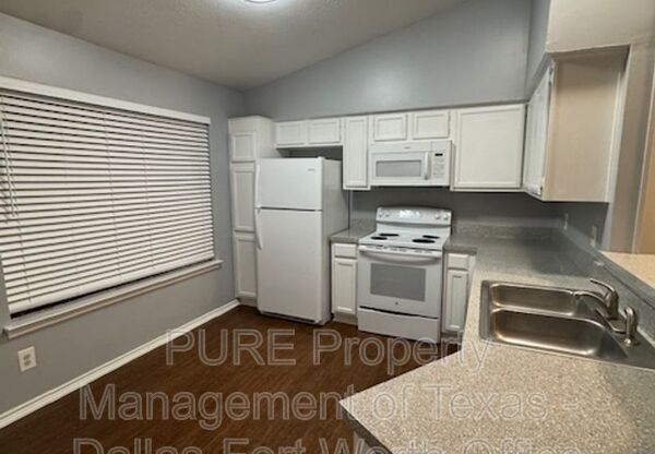 810 203 CASTLEGLEN DR