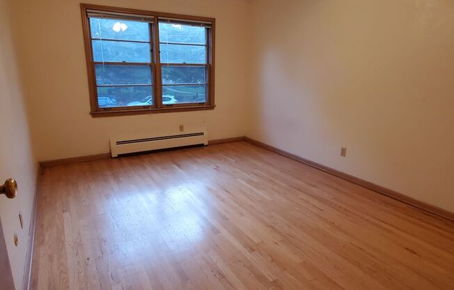 1 bed, 1 bath, $1,095, Unit 108