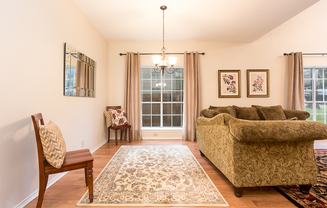 Move in ready, Beautiful 3 bedroom home!