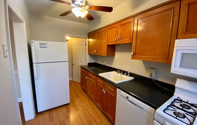 2 beds, 1.5 baths, $1,595