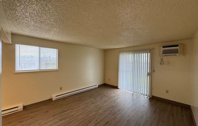 1 bed, 1 bath, 720 sqft, $880, Unit 2