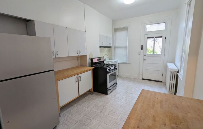 4 Bedroom 1 Bathroom Single Family Home in Trendy Neighborhood (Lawrenceville)