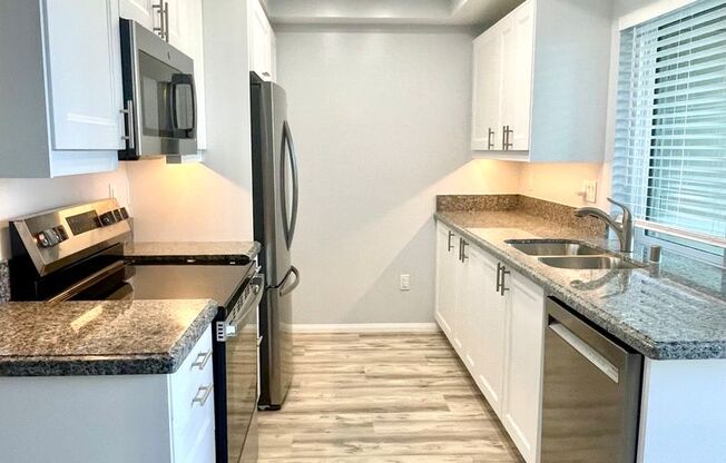 Del Mar Heights 1 br condo