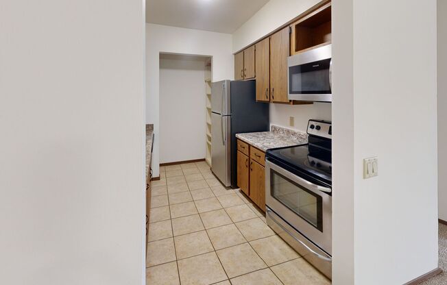 2 beds, 1 bath, 965 sqft, $1,675, Unit 7740CG