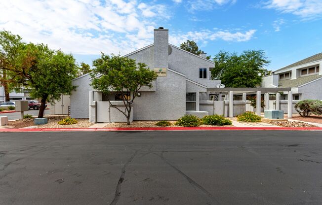 NE Townhome with new upgraded stainless steel appliances