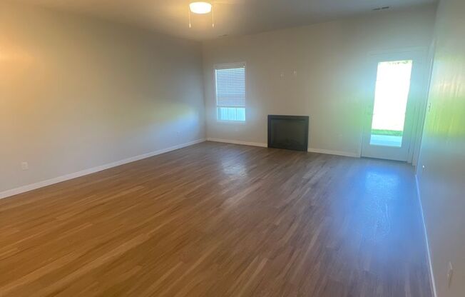 3 beds, 2 baths, 1,350 sqft, $2,095, Unit 1078 Ravina Dr