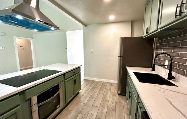 8 beds, 3 baths, $10,400, Unit House