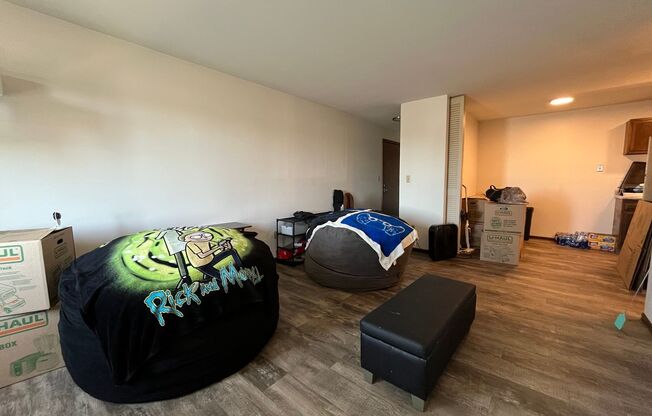 1 bed, 1 bath, $1,095, Unit 53