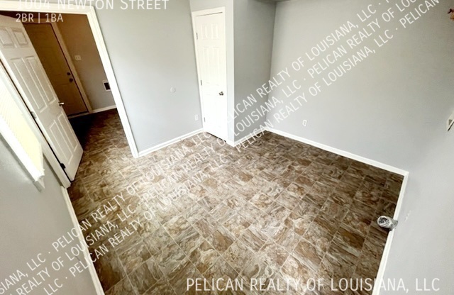 1004 NEWTON ST