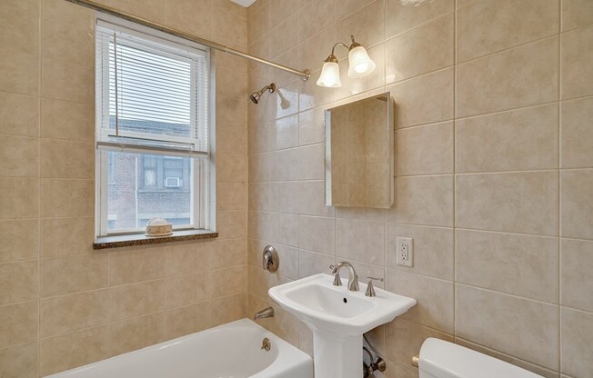 Studio, 1 bath, 302 sqft, $2,450, Unit 22