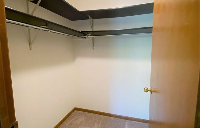 2 beds, 2 baths, 950 sqft, $1,825, Unit 7657CC