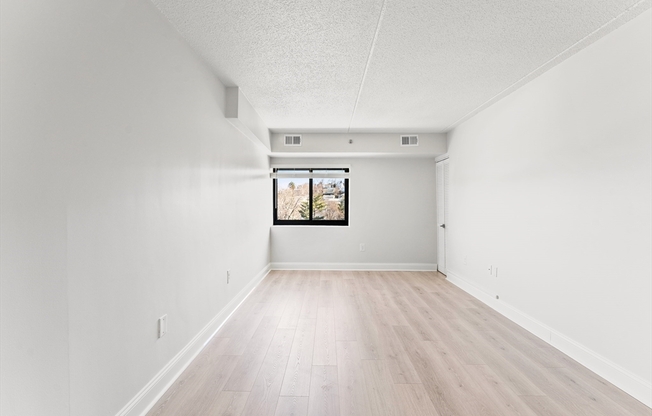 2 beds, 2 baths, 902 sqft, $3,200, Unit 404