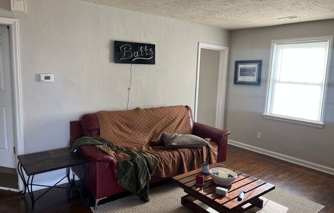 2-bedroom 1 bath cottage