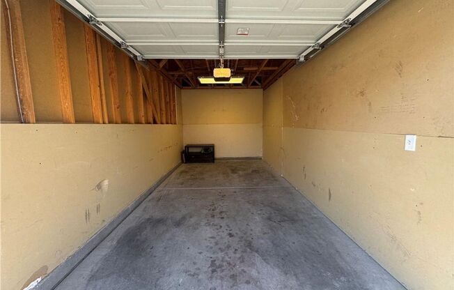 2 beds, 2 baths, $1,595, Unit # 423