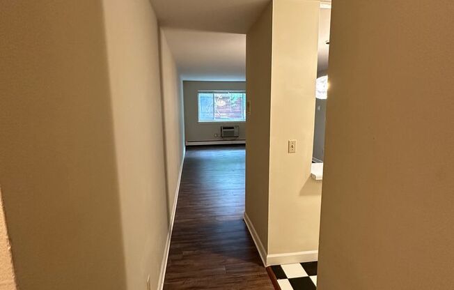 2 beds, 1 bath, $1,395, Unit 216