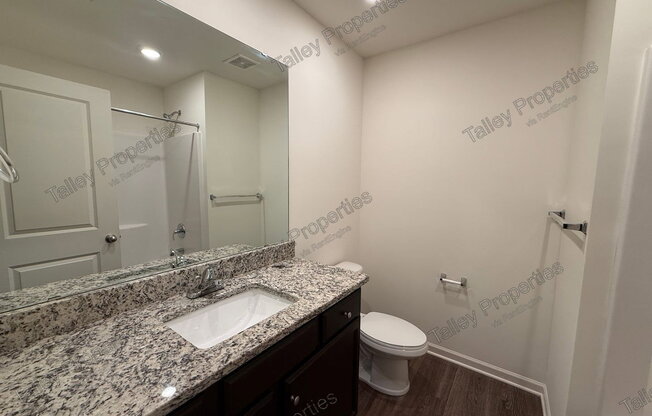 2 beds, 1.5 baths, 960 sqft, $1,299, Unit T