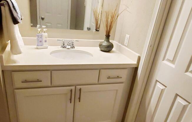 1 bed, 1 bath, 651 sqft, $869