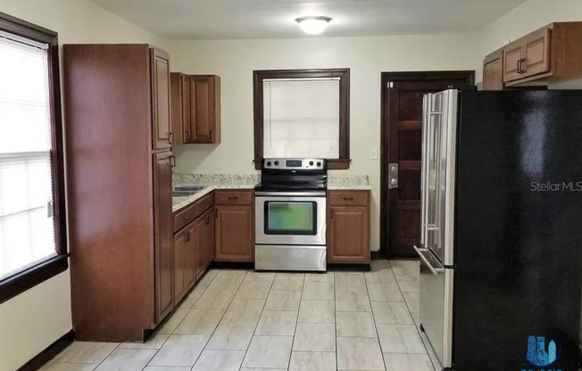 Beautiful craftsman 2 bedroom with a detached garage in Jax!