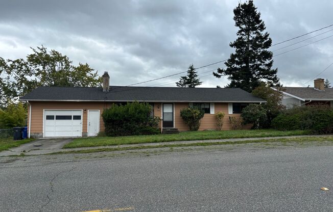 3 Bedroom Home located in the heart of town! Close to everything!