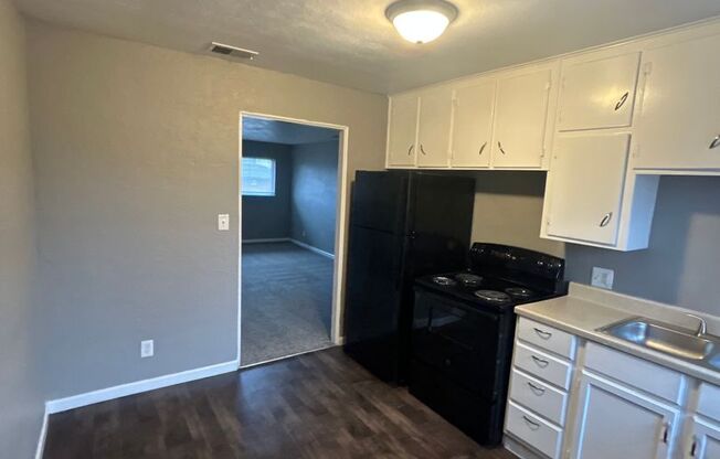 2 beds, 1 bath, 750 sqft, $1,170, Unit B12 1045 17