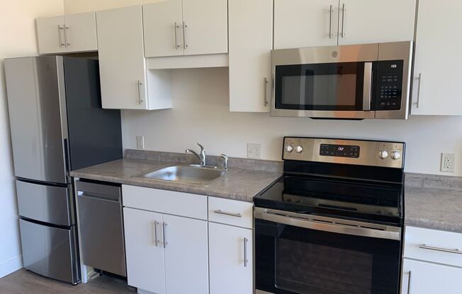 Studio, 1 bath, 350 sqft, $1,625, Unit 122