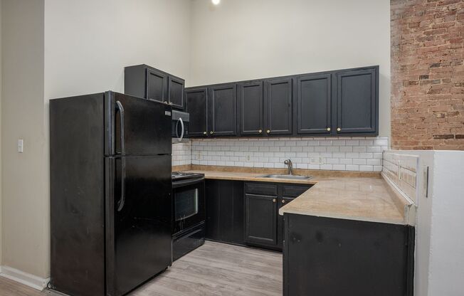 3 beds, 2 baths, $1,949, Unit Unit 1