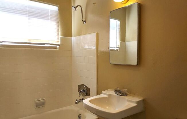 Studio, 1 bath, $1,700, Unit Unit 5