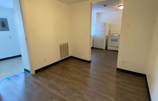 2 beds, 1 bath, $1,100, Unit 934 5th Ave Apt 2