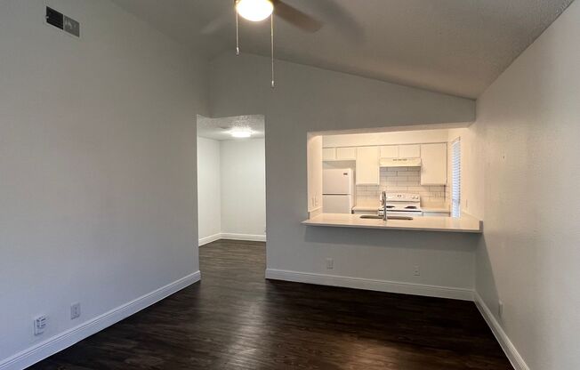 2 beds, 1 bath, 825 sqft, $1,295, Unit 201