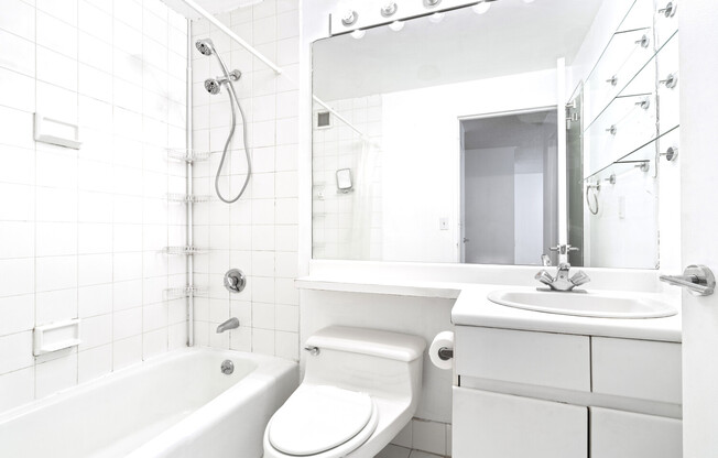 1 bed, 1 bath, 585 sqft, $5,500, Unit 5J