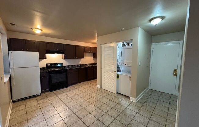 1 bed, 1 bath, $1,000, Unit 4850 #G1