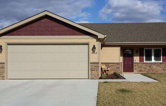 Beautiful duplex located close to Fort Riley!
