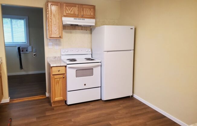 2 beds, 1 bath, $1,100, Unit Cottage 08