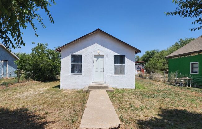 Cozy 1 Bed 1 Bath Home!!!