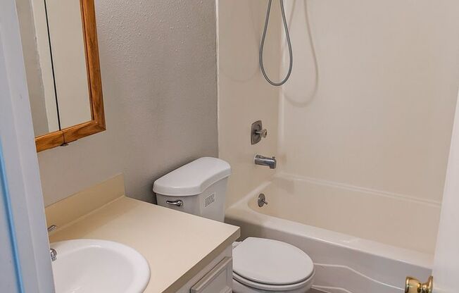 1 bed, 1 bath, 648 sqft, $1,095, Unit 09