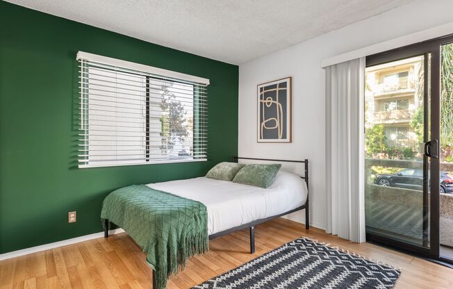 A fully furnished 4 bedroom, 2 bathroom apartment with common areas at 1823 Pelham Ave. Unit 1