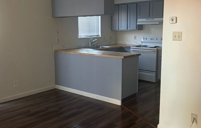 2 beds, 1.5 baths, 1,025 sqft, $1,400, Unit 1541 G St #E