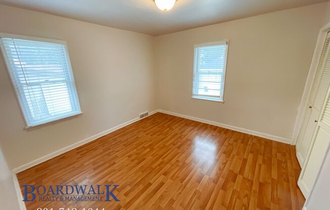 3 beds, 1 bath, 1,400 sqft, $2,300, Unit 1748 S Main St- #1