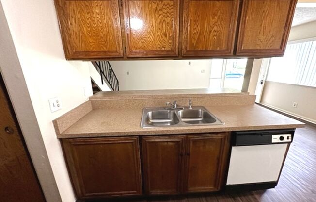 2 beds, 1 bath, $2,595