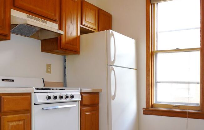 2 beds, 2 baths, 950 sqft, $1,415, Unit 10 - 210