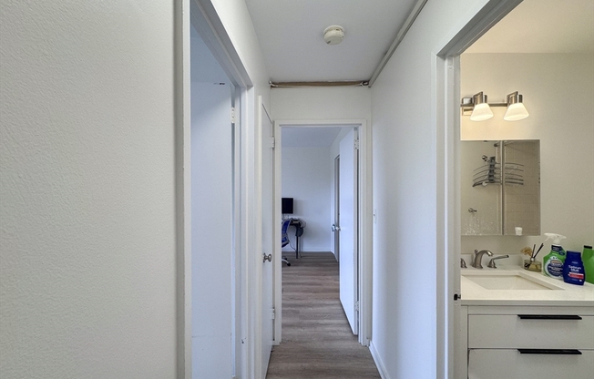 2 beds, 2 baths, 975 sqft, $3,950, Unit 806