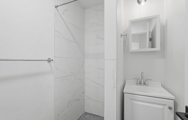 Studio, 1 bath, $899, Unit 726-04