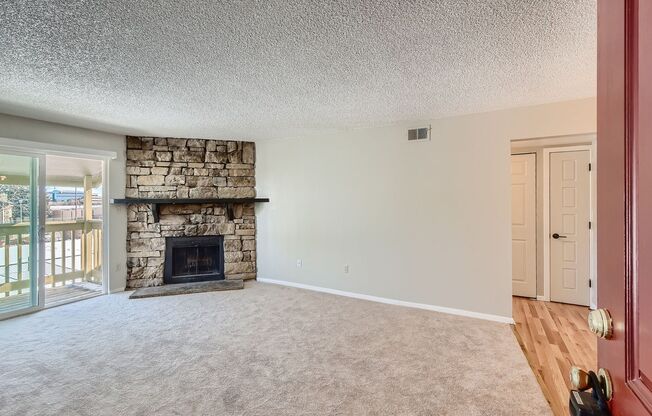 *APPLICATION FEES WAIVED!!* Cozy 1Bed/1Bath in Denver!!
