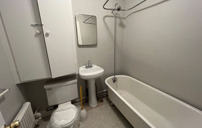 Studio, 1 bath, 150 sqft, $825, Unit 67-G